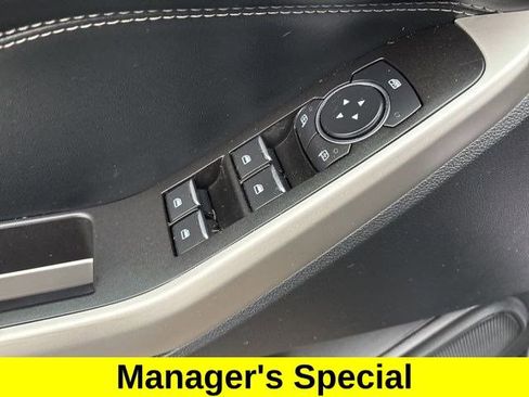 Used 2022 Ford Explorer XLT image 14