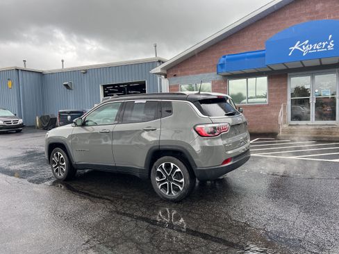 Used 2023 Jeep Compass Limited AWD/4WD image 4