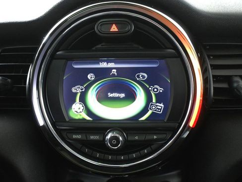 Used 2016 MINI Cooper 4-Door Hardtop image 17