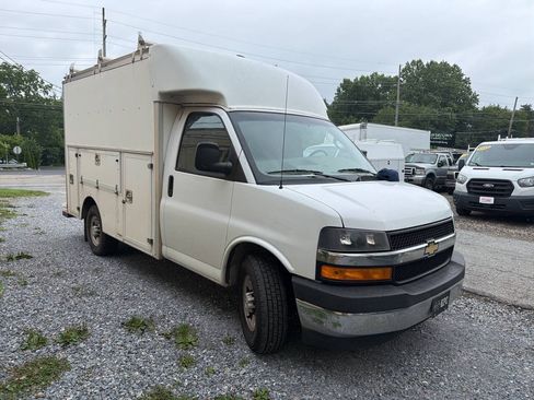 Used 2019 Chevrolet Express 3500 w/ Power Convenience Package RWD image 3