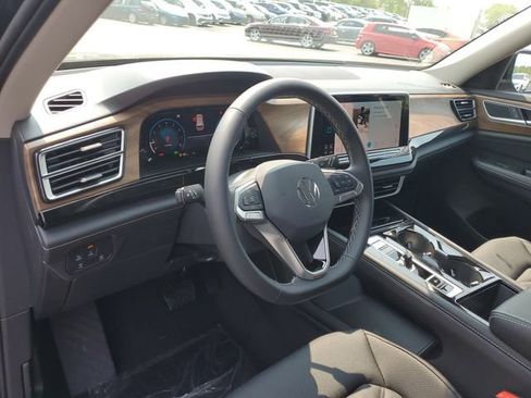 New 2025 Volkswagen Atlas SE image 13