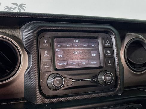 Used 2021 Jeep Gladiator Sport image 13