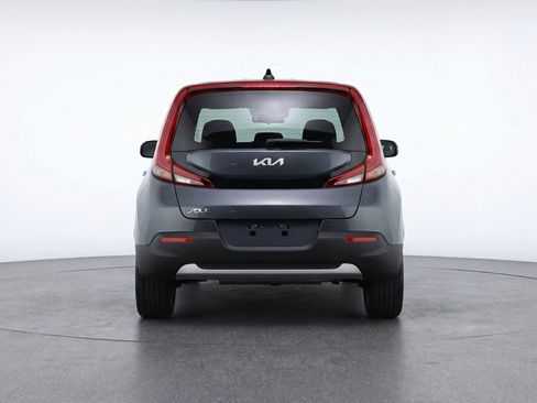 Used 2025 Kia Soul LX w/ LX Technology Package FWD image 6