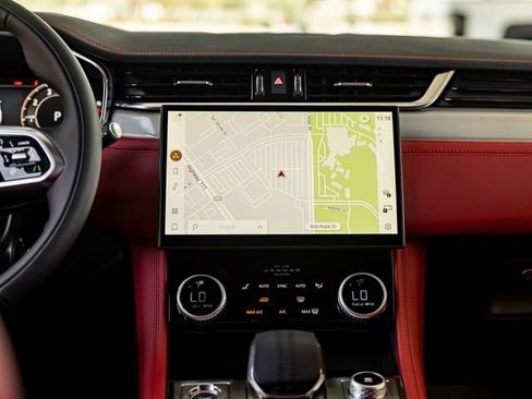 New 2026 Jaguar F-PACE R-Dynamic S image 18