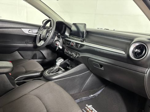 Used 2024 Kia Forte LXS FWD image 29