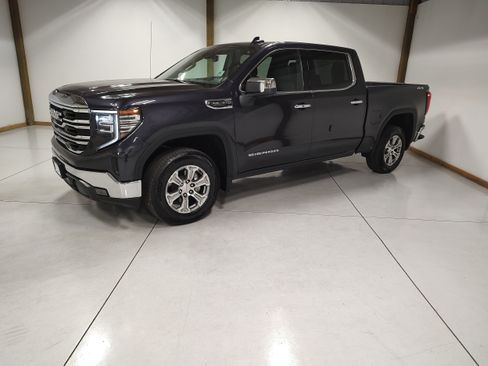 Used 2025 GMC Sierra 1500 SLT image 4