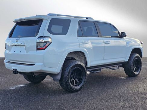 Used 2018 Toyota 4Runner SR5 Premium image 3