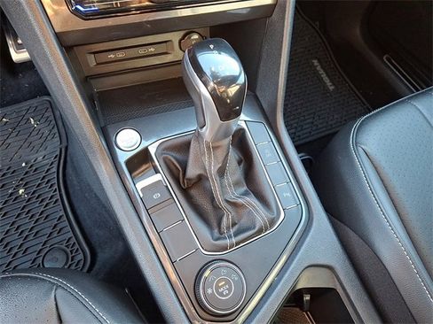 Used 2022 Volkswagen Tiguan SE R-Line image 16