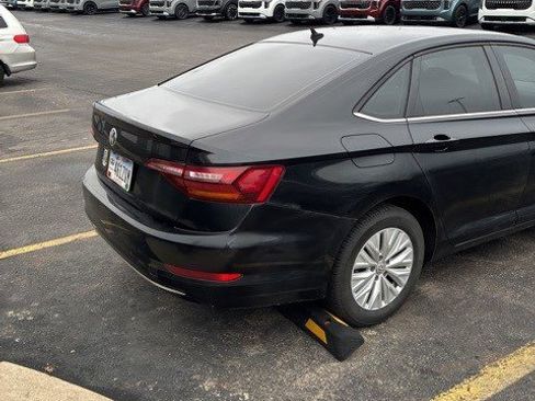 Used 2019 Volkswagen Jetta image 16