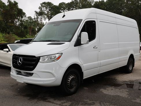 Used 2019 Freightliner Sprinter 170 Cargo image 1