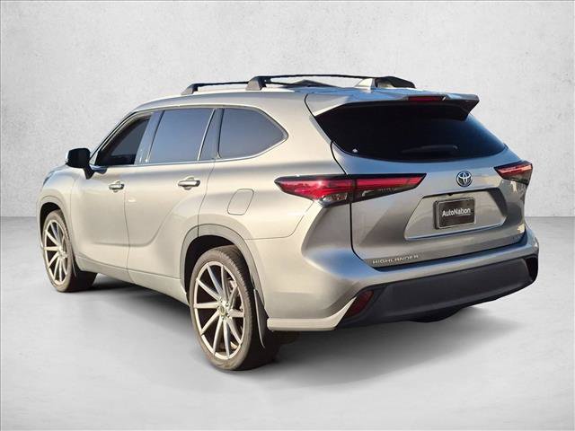 Used 2022 Toyota Highlander XLE FWD image 7