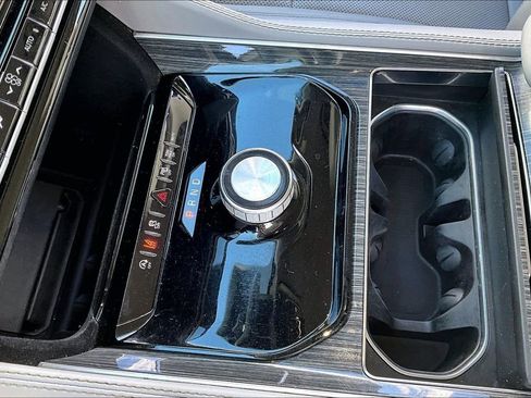 Used 2022 Jeep Wagoneer Series III w/ Flexible Seating Group image 18