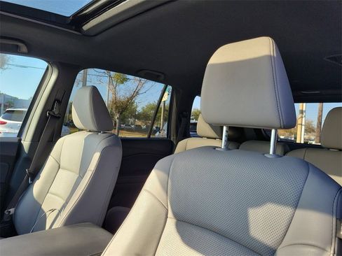 Certified 2025 Honda Passport EX-L image 28