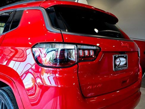 Used 2022 Jeep Compass Limited AWD/4WD image 12