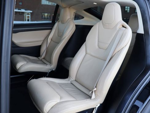 Used 2017 Tesla Model X 75D image 15