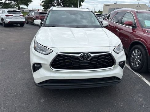 Used 2021 Toyota Highlander Limited AWD/4WD image 2