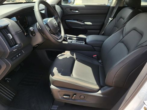 New 2026 Nissan Pathfinder SL FWD image 19