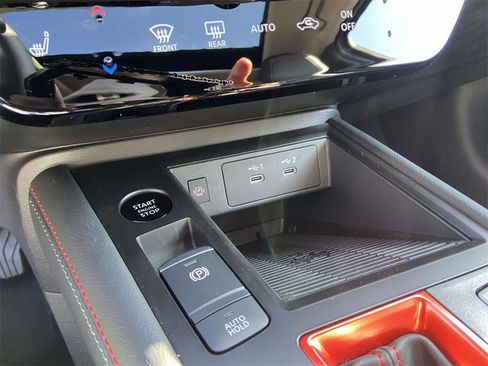 New 2026 Nissan Kicks SR image 15