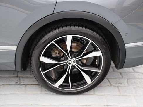 Used 2023 Volkswagen Tiguan SEL R-Line image 43