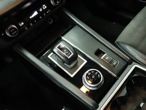 Used 2024 Mitsubishi Outlander SE FWD image 18