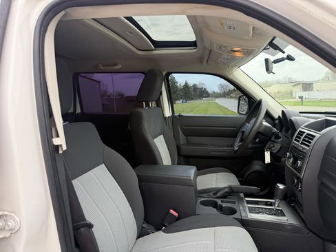 Used 2008 Dodge Nitro SXT w/ Sun & Wheels Group AWD/4WD image 25