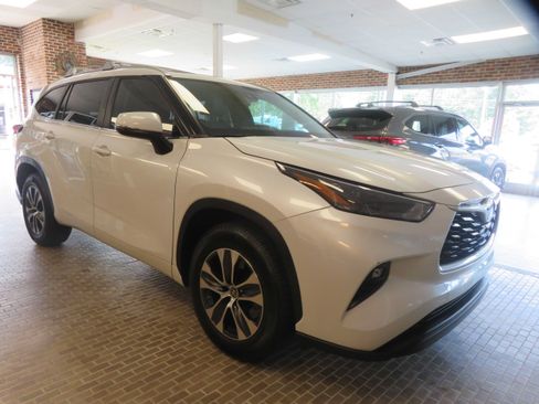 Used 2023 Toyota Highlander XLE FWD image 68