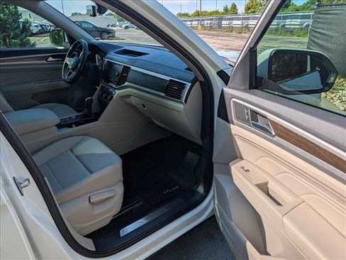 Used 2023 Volkswagen Atlas SE w/ Panoramic Sunroof Package FWD image 11