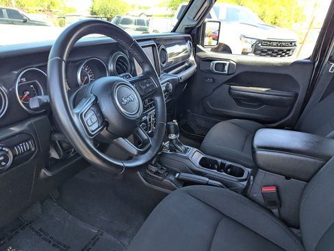 Used 2022 Jeep Gladiator Sport AWD/4WD image 15