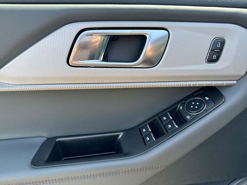 New 2026 Ford Explorer Active AWD/4WD image 22