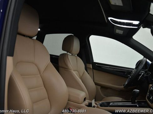 Used 2023 Porsche Macan AWD/4WD image 18