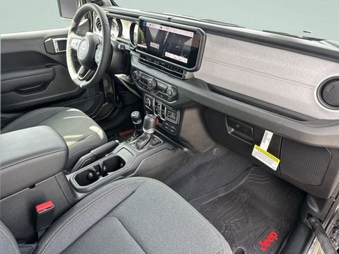 New 2025 Jeep Gladiator Sport image 10