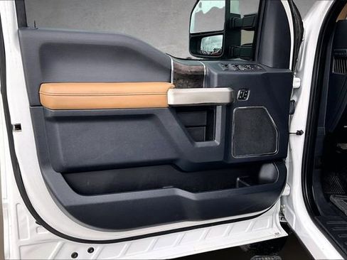 Certified 2022 Ford F250 Lariat w/ Lariat Ultimate Package image 17