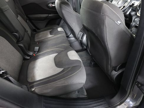 Used 2014 Jeep Cherokee Latitude FWD image 22