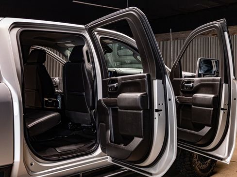 Used 2020 Chevrolet Silverado 2500 LTZ w/ LTZ Plus Package image 26