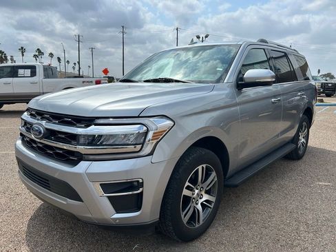Used 2024 Ford Expedition Limited image 3