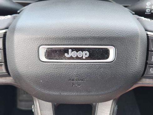 Used 2023 Jeep Grand Cherokee Limited AWD/4WD image 34