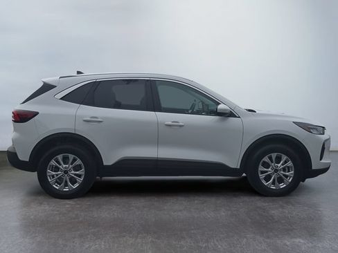 Used 2023 Ford Escape Active w/ Tech Pack #2 AWD/4WD image 6