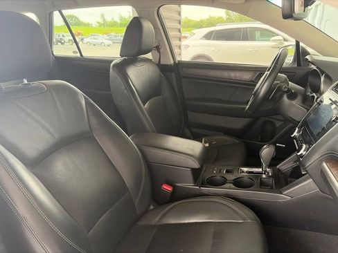 Used 2019 Subaru Outback 3.6R Limited AWD/4WD image 6
