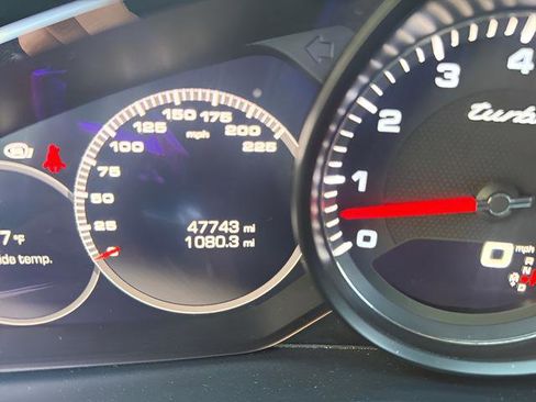 Used 2018 Porsche Panamera Turbo Executive image 16