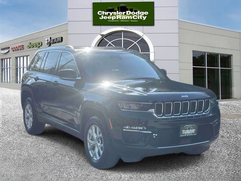 Used 2023 Jeep Grand Cherokee Limited AWD/4WD image 4
