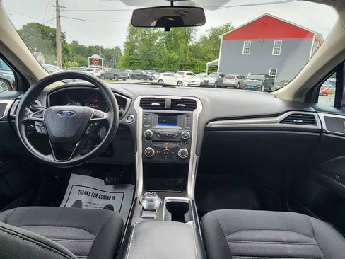 Used 2017 Ford Fusion SE FWD image 15