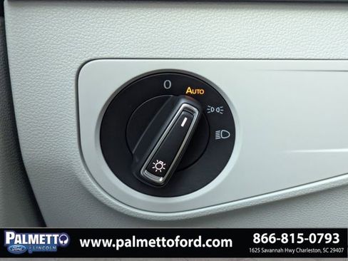 Used 2022 Volkswagen Tiguan SE w/ Panoramic Sunroof Package image 25