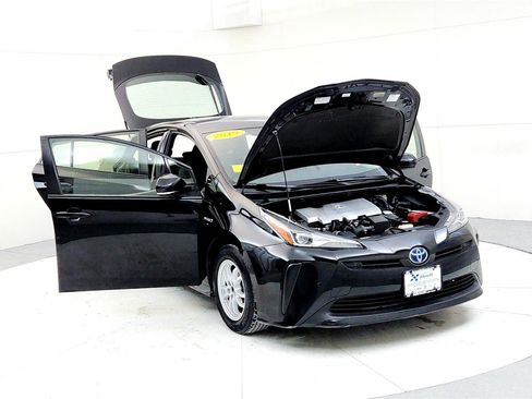 Certified 2019 Toyota Prius LE image 9