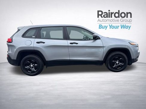 Used 2017 Jeep Cherokee Sport AWD/4WD image 8