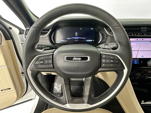 Used 2023 Jeep Grand Cherokee Limited w/ Luxury Tech Group II image 11