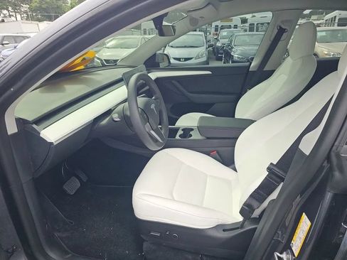 Used 2022 Tesla Model Y Long Range AWD/4WD image 10