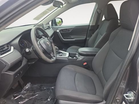 Used 2021 Toyota RAV4 LE AWD/4WD image 9