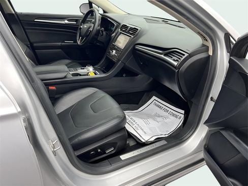 Used 2019 Ford Fusion Titanium image 10