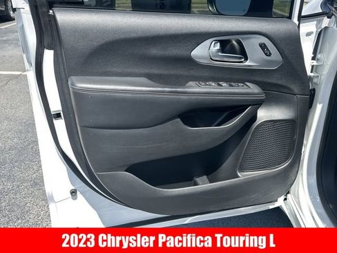 Used 2023 Chrysler Pacifica Touring-L w/ S Appearance Package FWD image 4