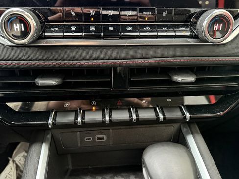 Used 2024 Chevrolet Colorado Z71 image 11